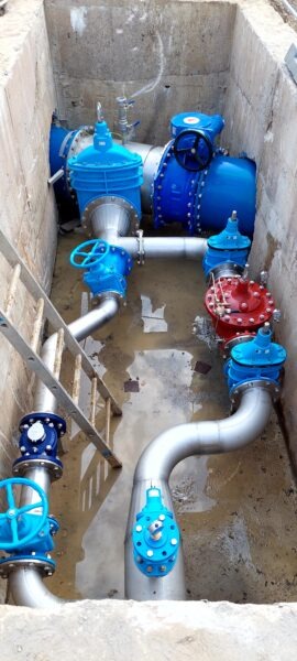 Rychlý servisní zásah ATJ special zamezil poruše v rozvodné síti města Chrudim. Havárie vodovodního potrubí je nepříjemnou událostí, po které se mohou ocitnout stovky lidí bez přístupu k pitné vodě | HUTIRA voda