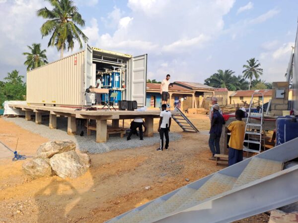 Mise Kade: Zprovoznění kontejnerové úpravny vody v Ghaně | HUTIRA voda